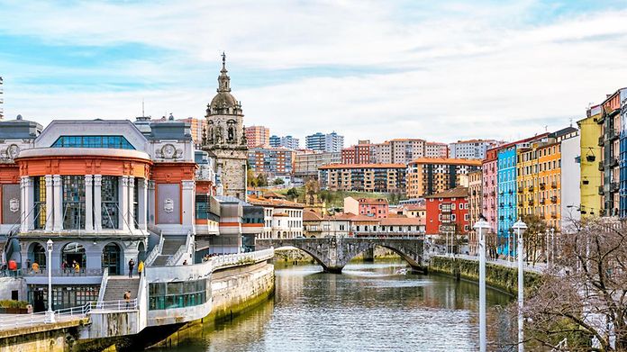 Fly non-stop from Hamburg to Bilbao