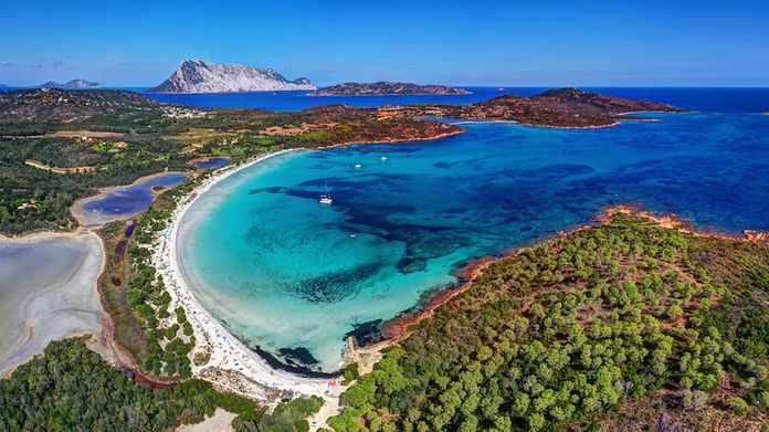 Fly non-stop from Hamburg to Sardinia