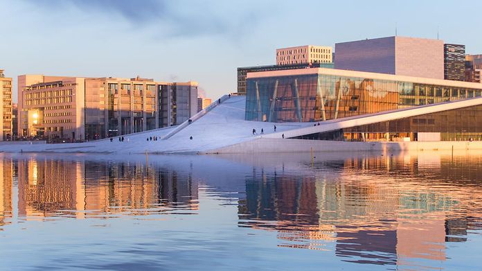 Fly non-stop from Hamburg to Oslo