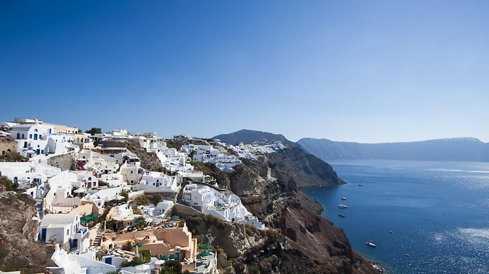 Fly non-stop from Hamburg to Santorini