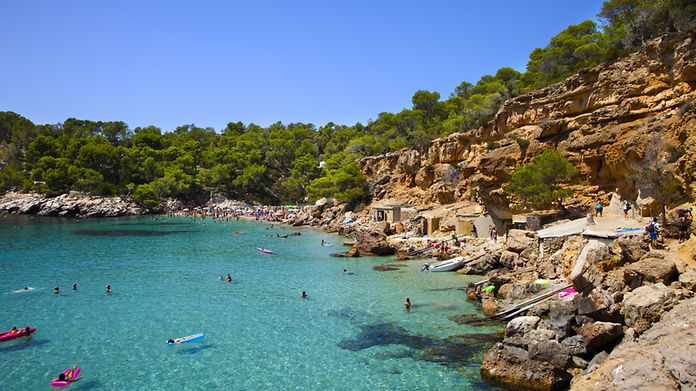 Fly non-stop from Hamburg to Ibiza