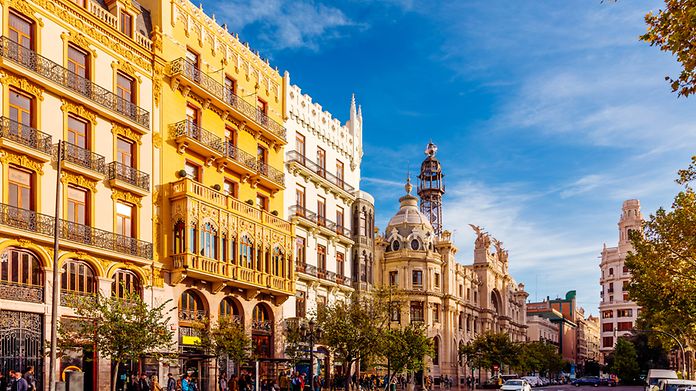 Fly non-stop from Hamburg to Valencia