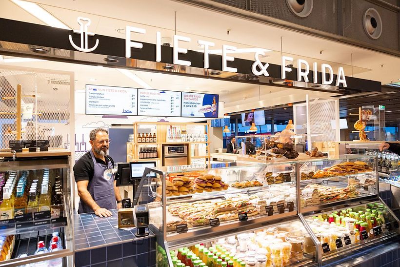 Fiete & Frida - regional nordish menu - fish sanmdwiches and Hamburg cinnamon rolls