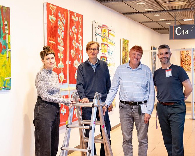 Inklusive Kunstausstellung von Atelier Freistil am Hamburg Airport
