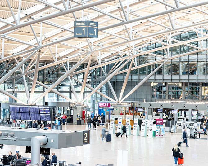 Herbstferienstart am Hamburg Airport, Blick ins Terminal Abflugsebene