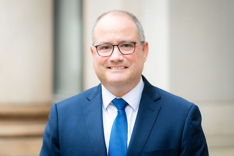 Portrait von Staatsrat Dr. Christopher Schwieger von der Staatskanzlei Hamburg