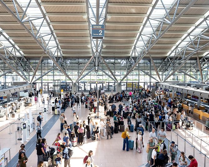 passagiere-terminal-sommerflugplan