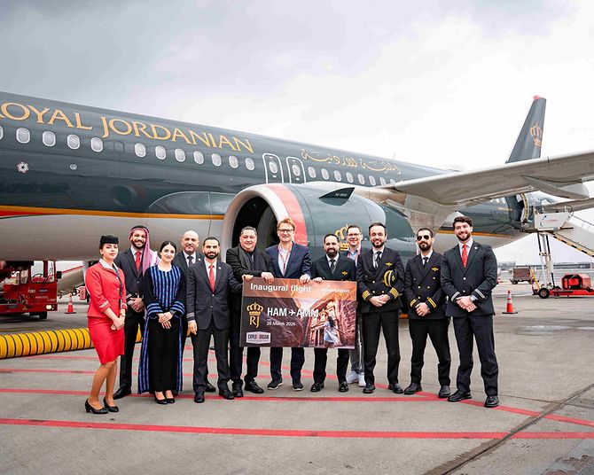 erstflug-crew-royal-jordanian