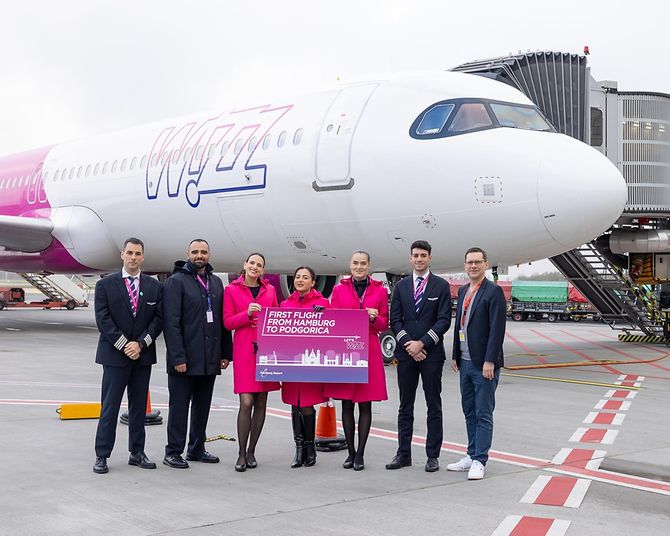 erstflug-crew-wizzair-podgorica