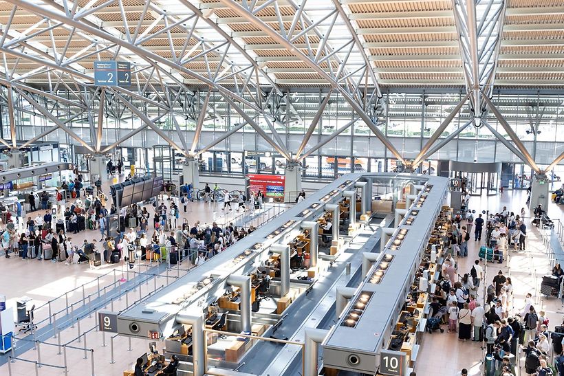 ferienbetrieb-terminal-passagiere-abflug