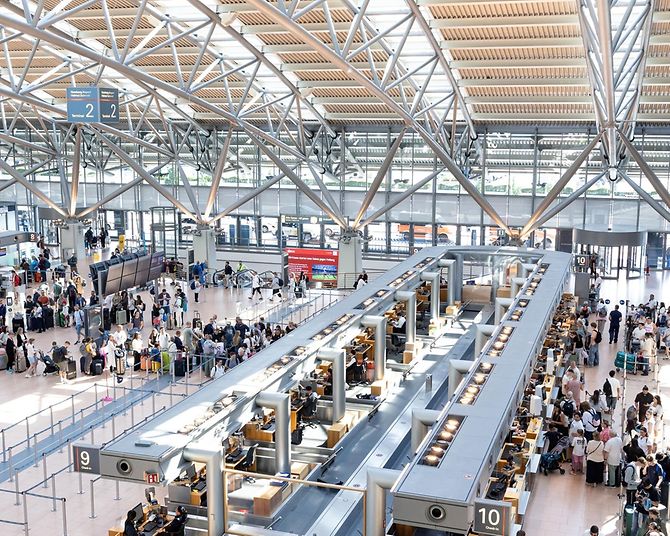 ferienbetrieb-terminal-passagiere-abflug