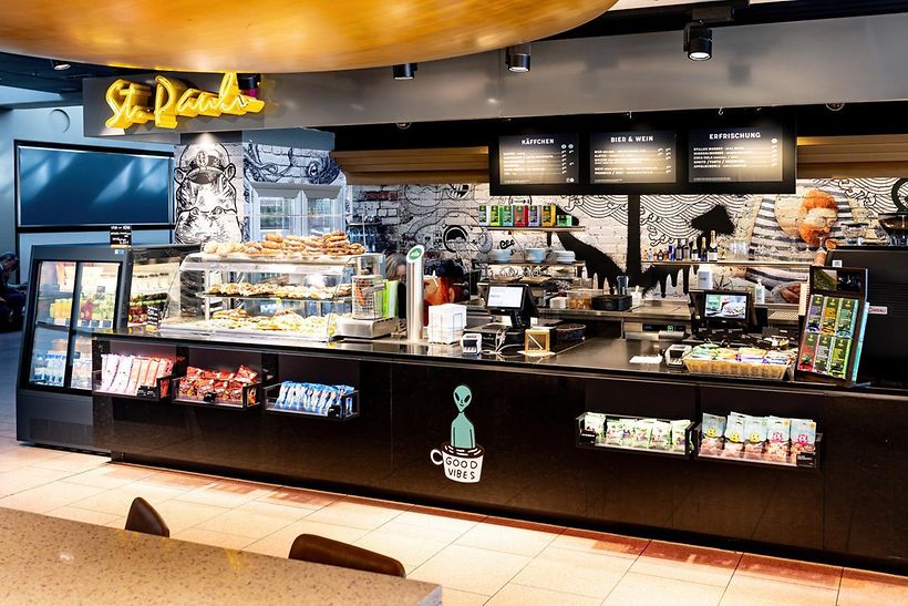 Bar St. Pauli bei Gate A38 - Kaffee- und Teespezialitäten, kalte Getränke & Snacks