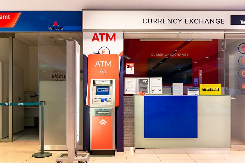 atm-geldautomat-kofferhalle-baggage-reclaim-travelex