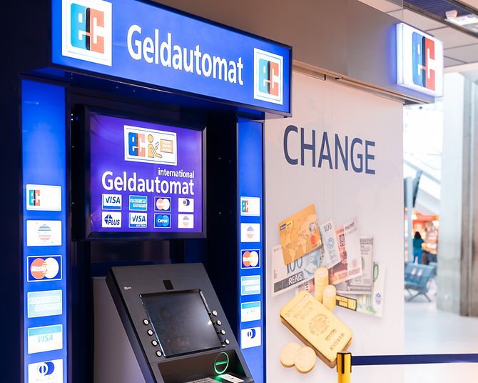 atm-geldautomat-reisebank-ankunft-arrival-t1
