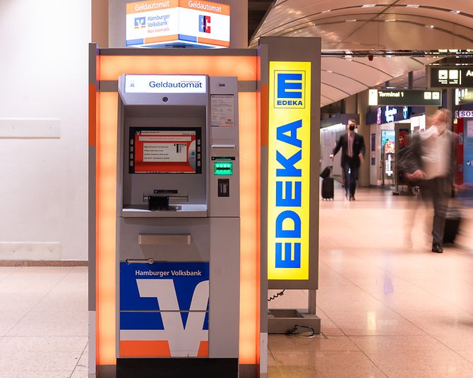 atm-geldautomat-hamburger-volksbank-ankunft-arrival-plaza