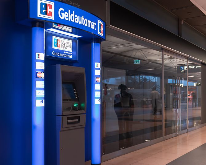 atm-geldautomat-reisebank-ankunft-arrival-plaza