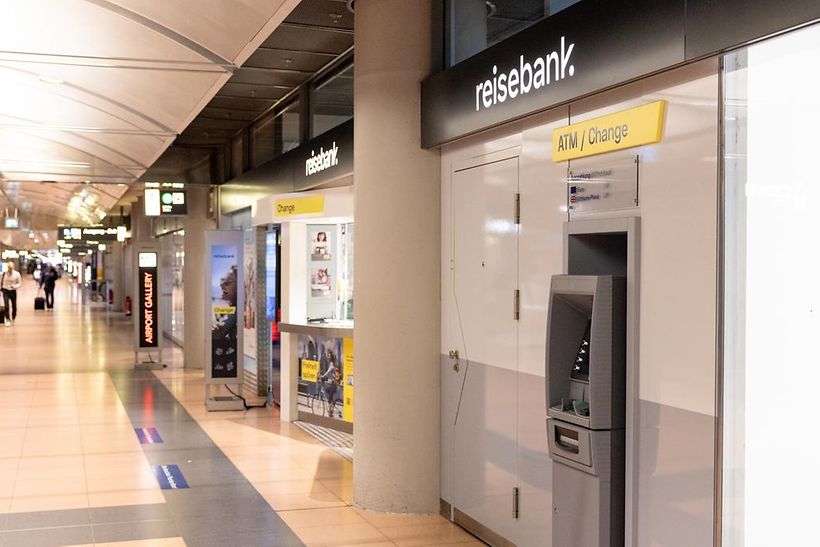 atm-geldautomat-reisebank-ankunft-arrival-plaza