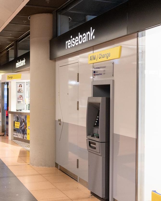 atm-geldautomat-reisebank-ankunft-arrival-plaza