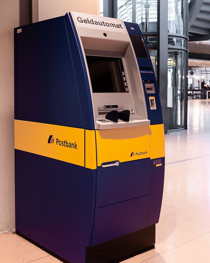 atm-geldautomat-postbank-ankunft-arrival-t2