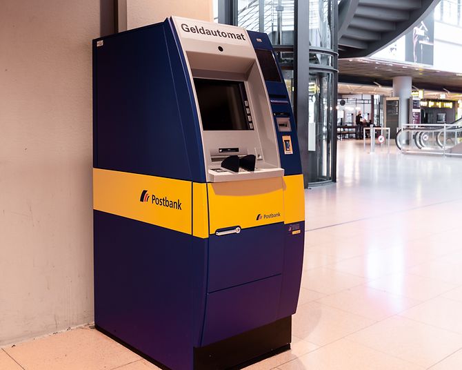 atm-geldautomat-postbank-ankunft-arrival-t2